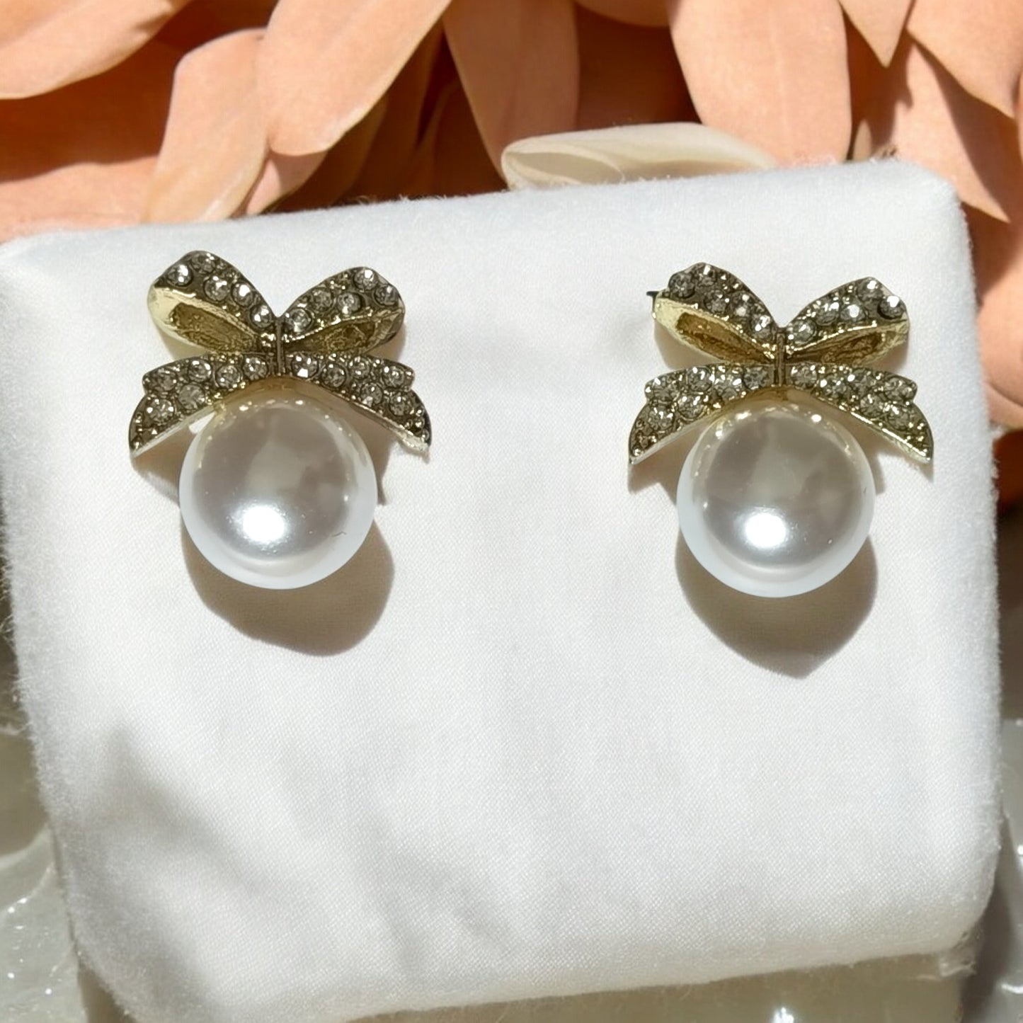 AD Pearl Bow-tie