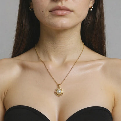 Rotating Pearl Pendant Necklace