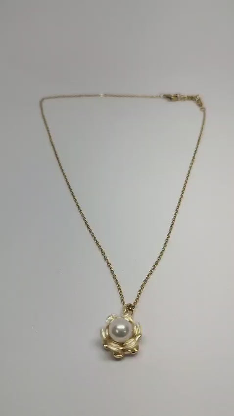 Rotating Pearl Pendant Necklace